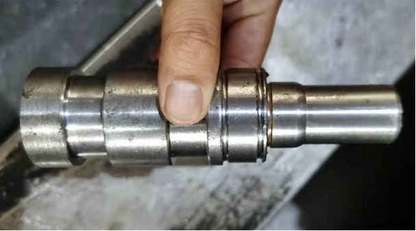 Hydraulic motor drlve shaft.jpg